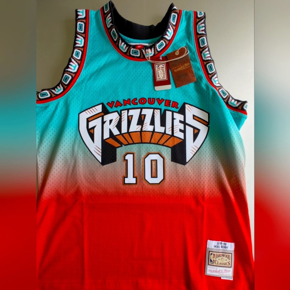 V. Grizzlies Jersey NWT